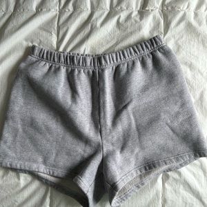 TNA
Sweatshorts 
Elastic waistband
Light grey